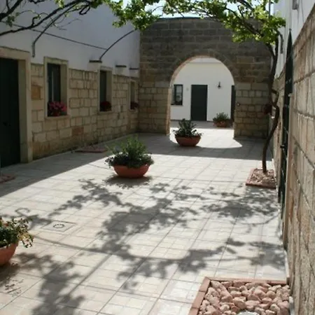 Casale San Giovanni *